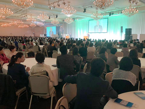 コンベンションには600人が参集した